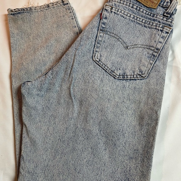 Vintage Levi 550 Relaxed Fit Distressed Jeans, Size 34x30 - Picture 2 of 12